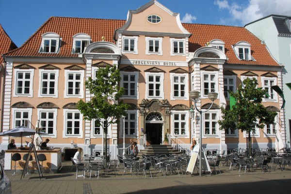 Bygningens historiske facade.